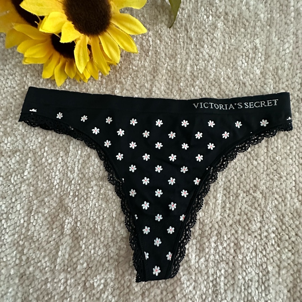 Victoria’s Secret NWOT Black Floral Print Thong Panties. Never worn 🦋